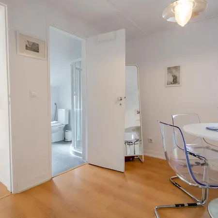 118 D - Avenida Roof Apartment