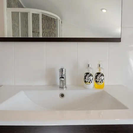 118 D - Avenida Roof * Lisbon