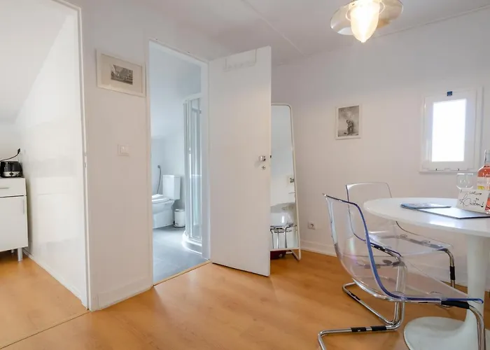 118 D - Avenida Roof Apartment