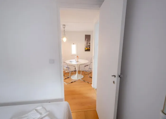 118 D - Avenida Roof * Lisbon