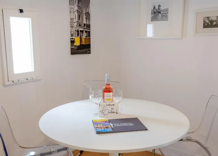 118 D - Avenida Roof Apartment Lisbon